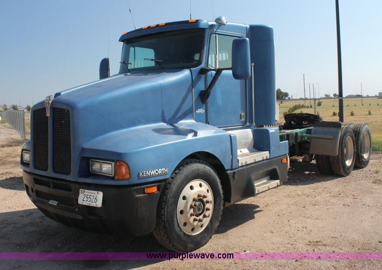 image for item AJ9312 1991 Kenworth T600 semi truck