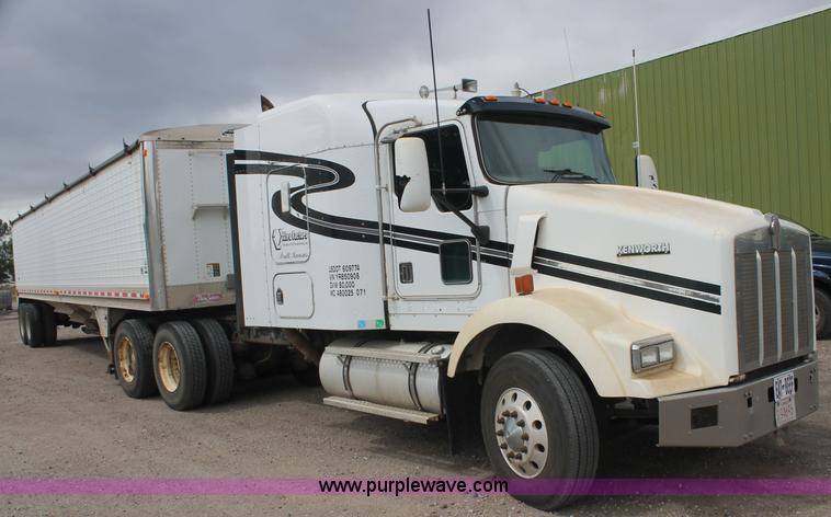 image for item AJ9345 2000 Kenworth T800 semi truck