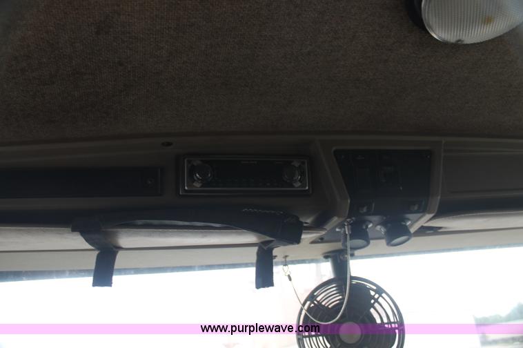 image for item AJ9345 2000 Kenworth T800 semi truck