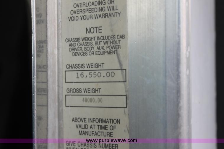 image for item AJ9345 2000 Kenworth T800 semi truck