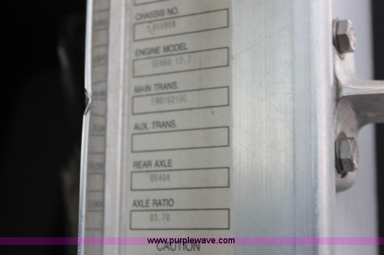 image for item AJ9345 2000 Kenworth T800 semi truck