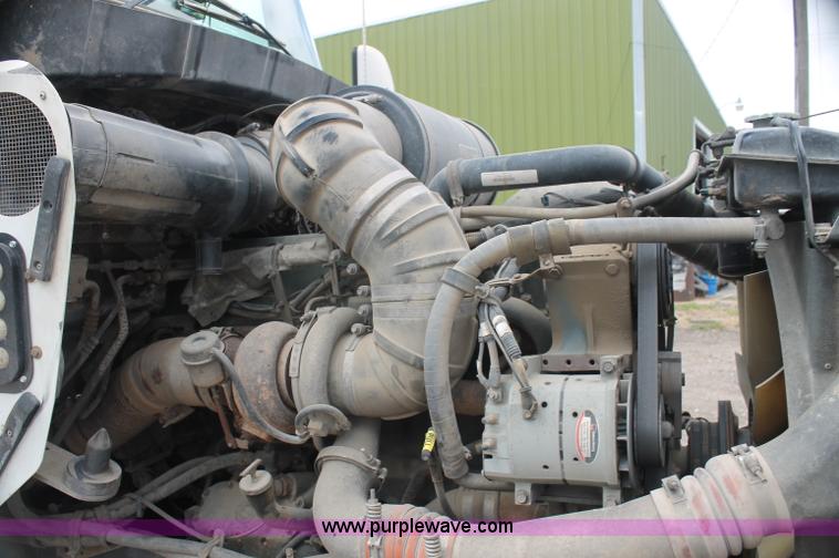 image for item AJ9345 2000 Kenworth T800 semi truck