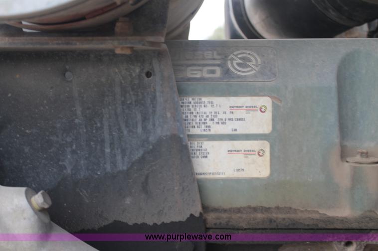 image for item AJ9345 2000 Kenworth T800 semi truck