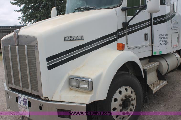 image for item AJ9345 2000 Kenworth T800 semi truck