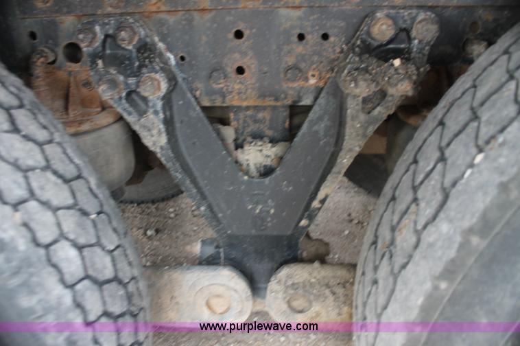 image for item AJ9345 2000 Kenworth T800 semi truck