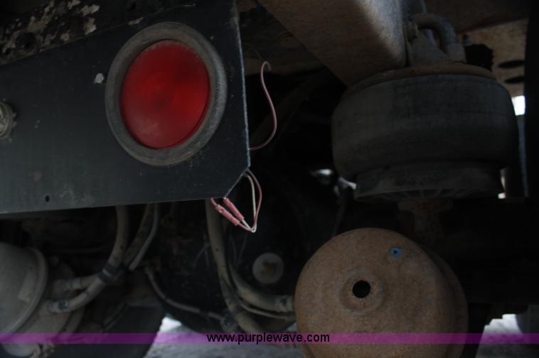 image for item AJ9345 2000 Kenworth T800 semi truck