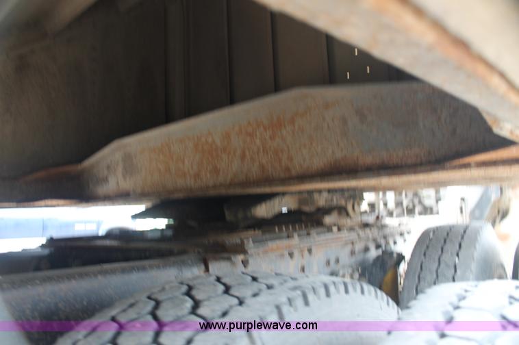 image for item AJ9345 2000 Kenworth T800 semi truck