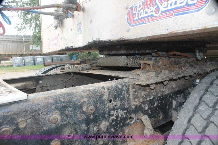 image for item AJ9345 2000 Kenworth T800 semi truck