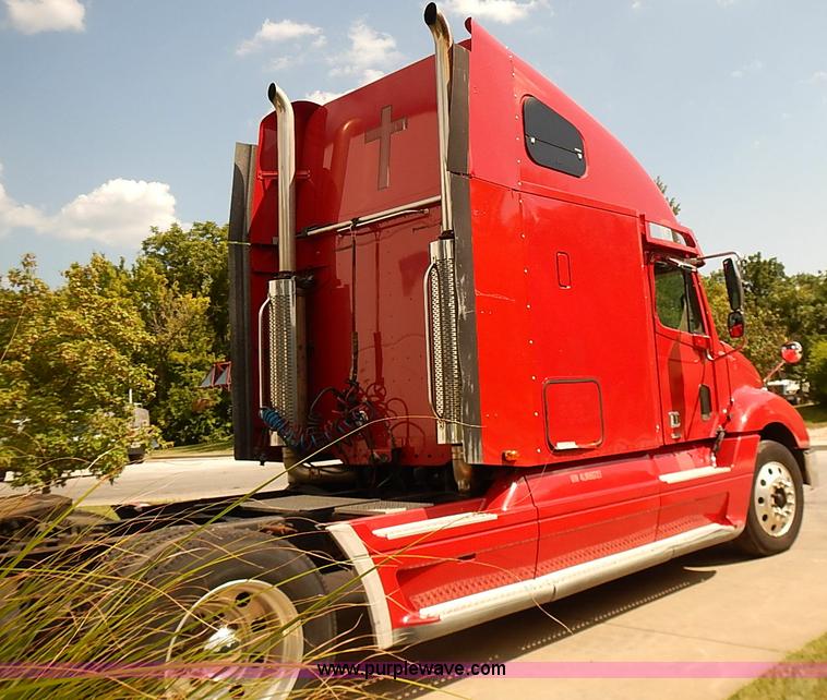 image for item BA9586 2004 Freightliner Columbia semi truck