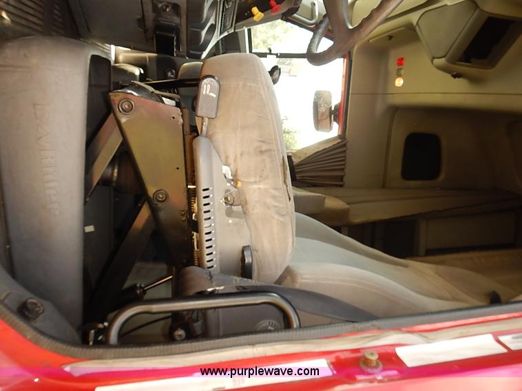 image for item BA9586 2004 Freightliner Columbia semi truck