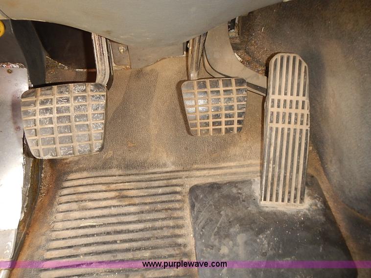 image for item BA9586 2004 Freightliner Columbia semi truck