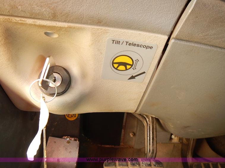 image for item BA9586 2004 Freightliner Columbia semi truck