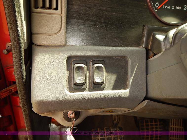 image for item BA9586 2004 Freightliner Columbia semi truck