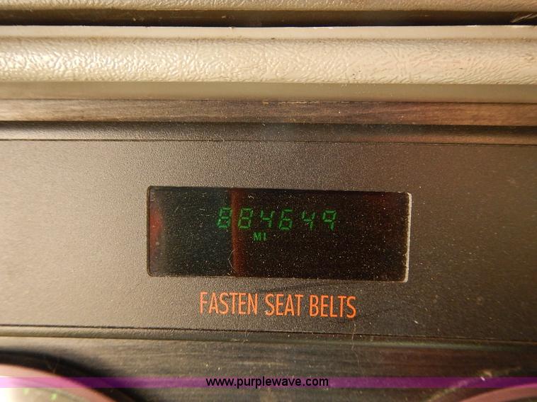 image for item BA9586 2004 Freightliner Columbia semi truck