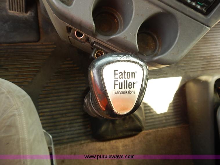 image for item BA9586 2004 Freightliner Columbia semi truck