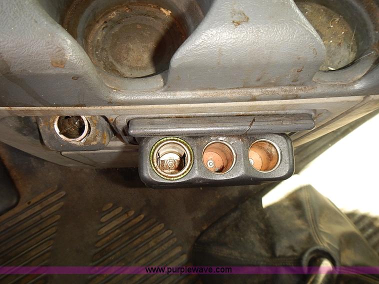 image for item BA9586 2004 Freightliner Columbia semi truck