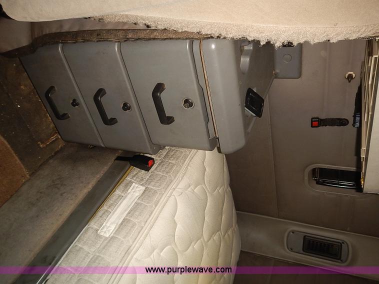 image for item BA9586 2004 Freightliner Columbia semi truck