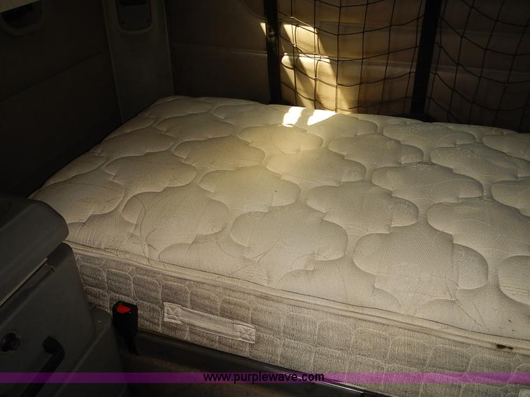 image for item BA9586 2004 Freightliner Columbia semi truck