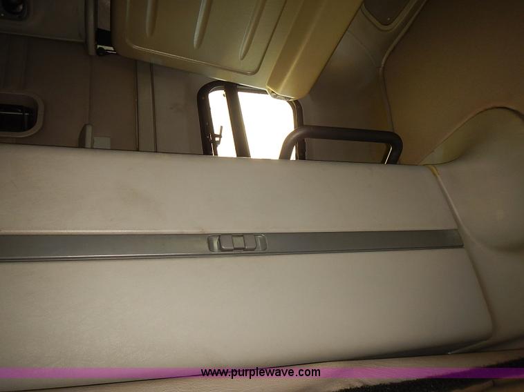 image for item BA9586 2004 Freightliner Columbia semi truck