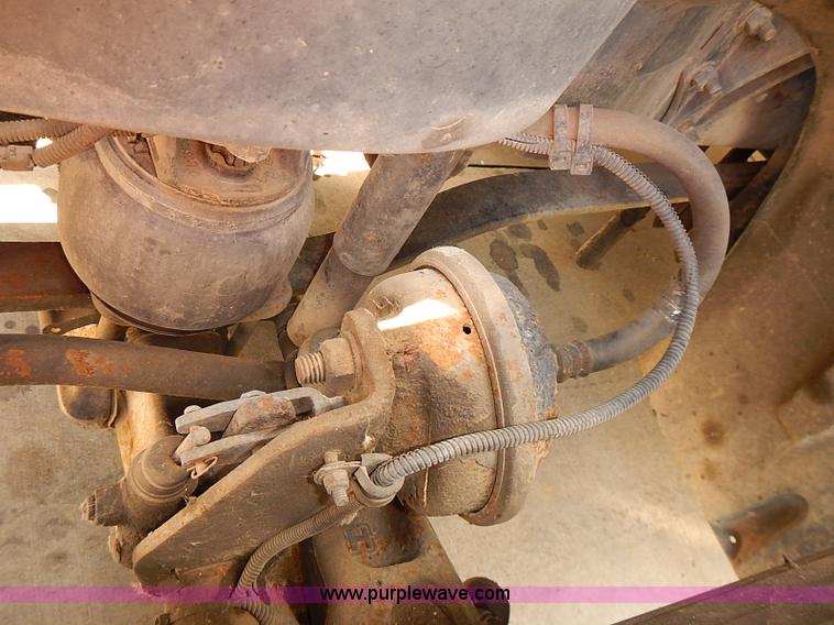 image for item BA9586 2004 Freightliner Columbia semi truck