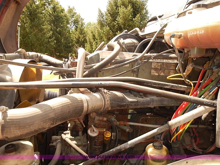 image for item BA9586 2004 Freightliner Columbia semi truck