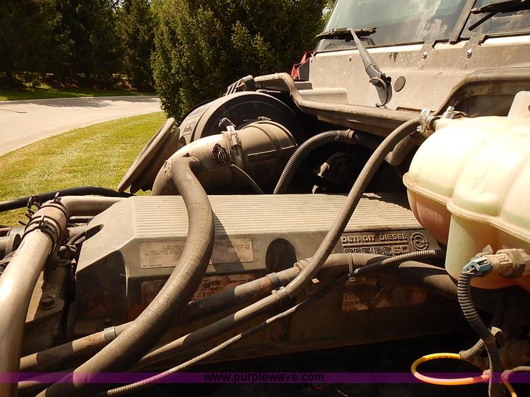 image for item BA9586 2004 Freightliner Columbia semi truck