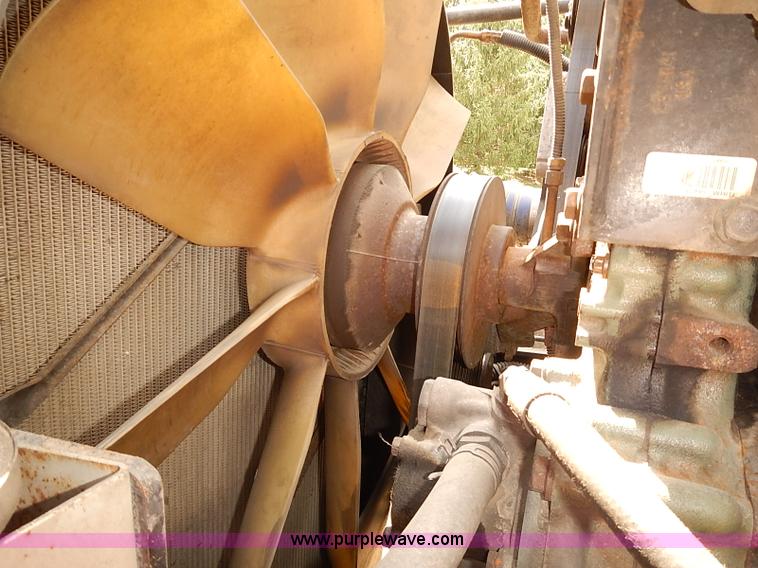 image for item BA9586 2004 Freightliner Columbia semi truck