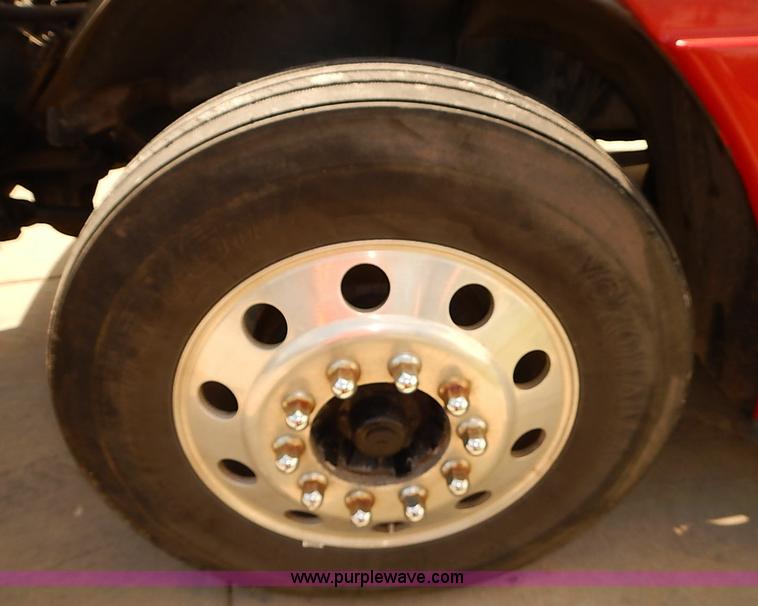 image for item BA9586 2004 Freightliner Columbia semi truck