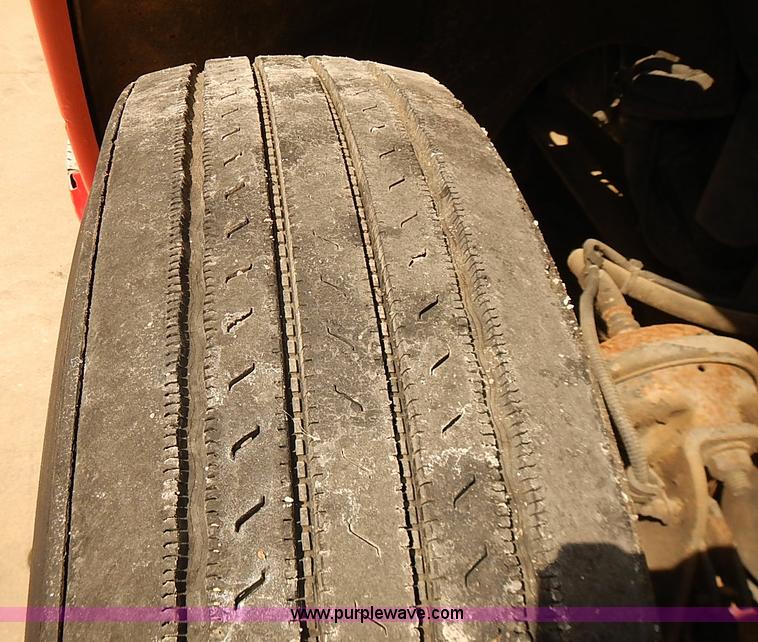 image for item BA9586 2004 Freightliner Columbia semi truck