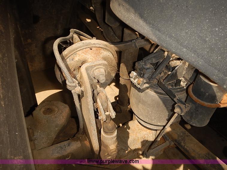 image for item BA9586 2004 Freightliner Columbia semi truck