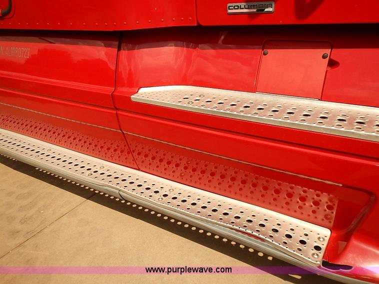 image for item BA9586 2004 Freightliner Columbia semi truck