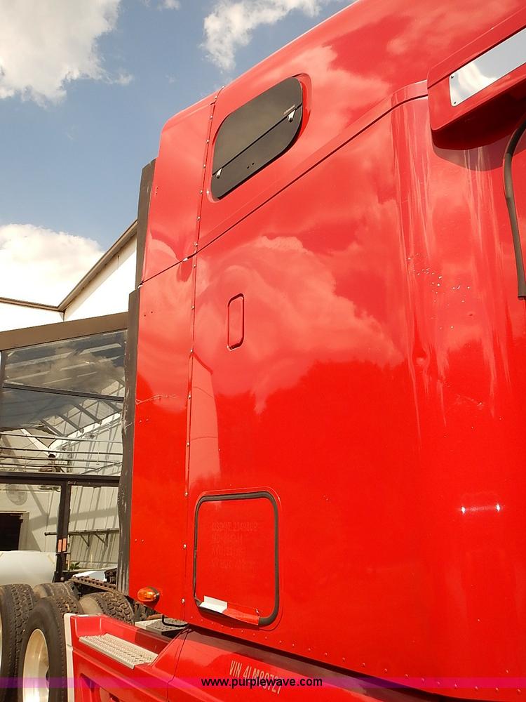 image for item BA9586 2004 Freightliner Columbia semi truck