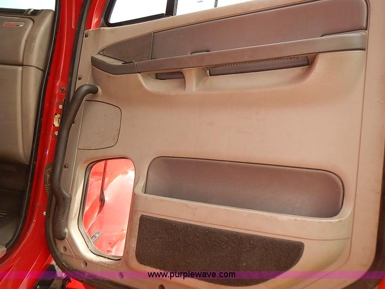 image for item BA9586 2004 Freightliner Columbia semi truck