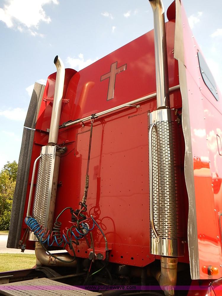 image for item BA9586 2004 Freightliner Columbia semi truck