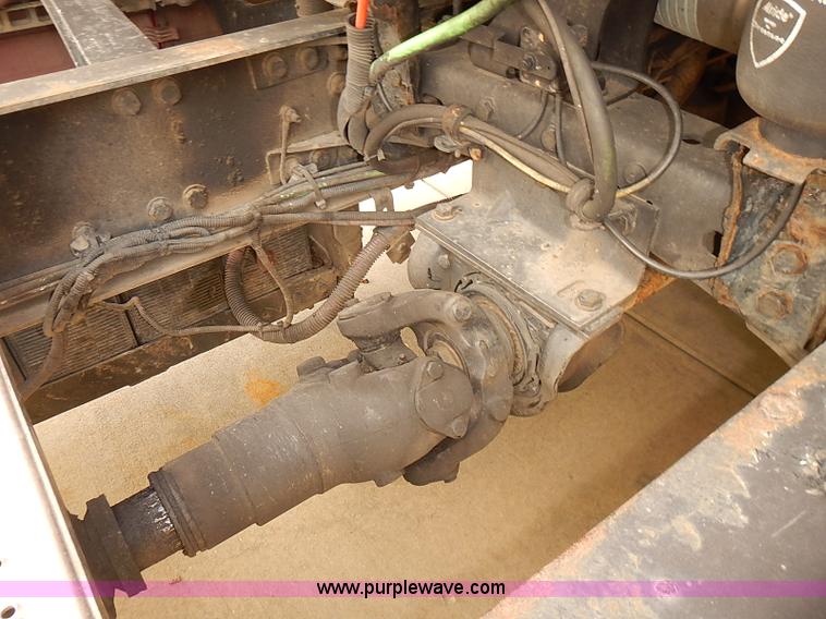 image for item BA9586 2004 Freightliner Columbia semi truck