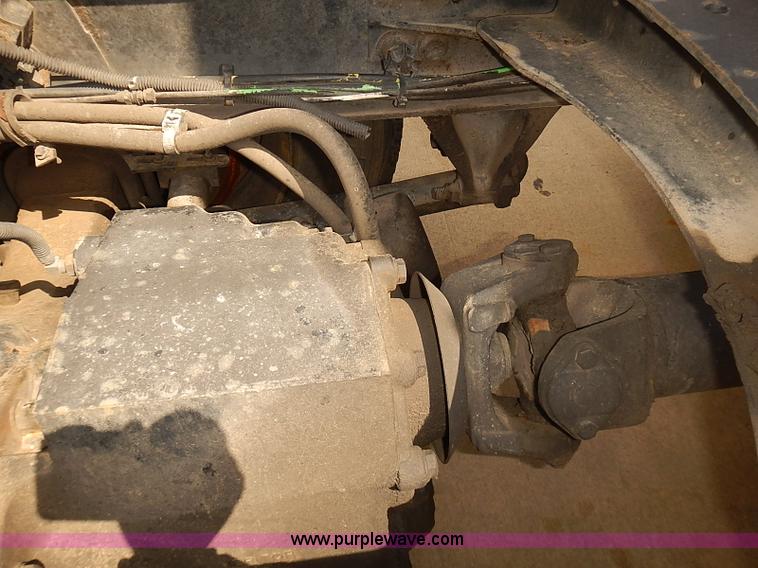 image for item BA9586 2004 Freightliner Columbia semi truck