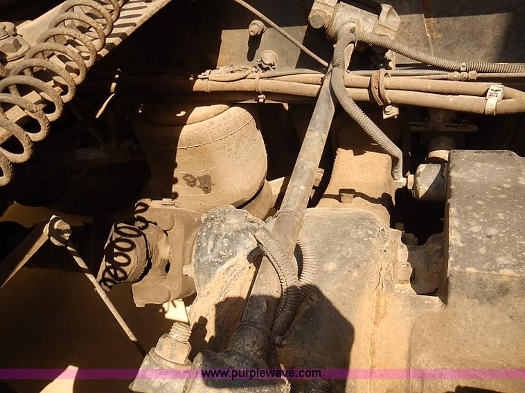 image for item BA9586 2004 Freightliner Columbia semi truck