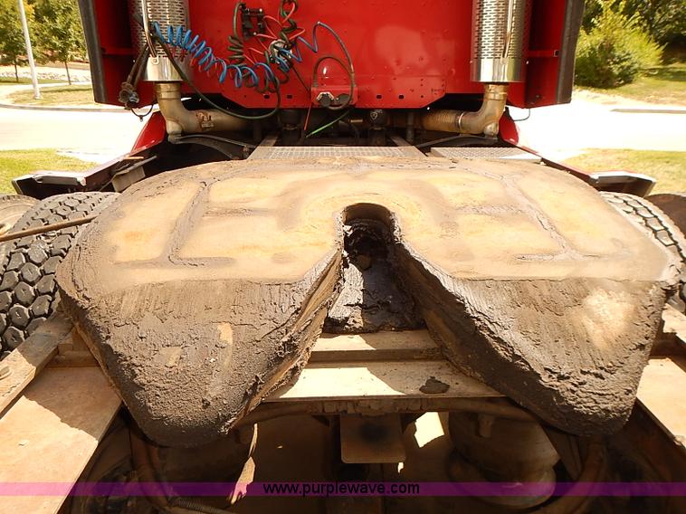 image for item BA9586 2004 Freightliner Columbia semi truck