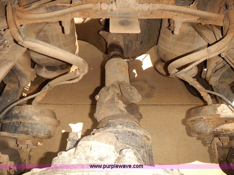 image for item BA9586 2004 Freightliner Columbia semi truck