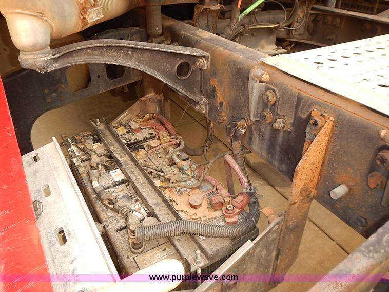 image for item BA9586 2004 Freightliner Columbia semi truck