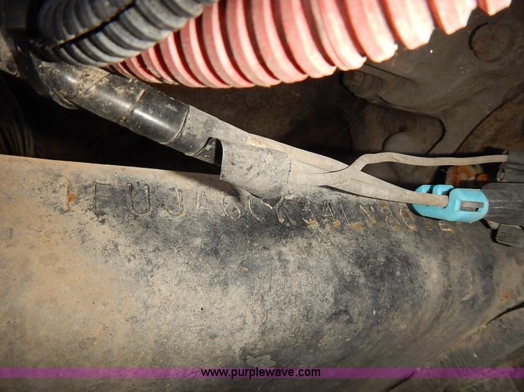 image for item BA9586 2004 Freightliner Columbia semi truck