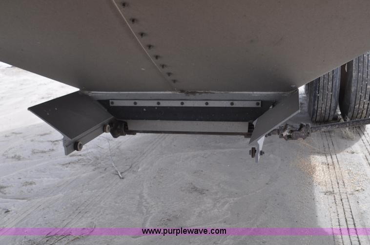 image for item F2060 2007 Timpte double hopper bottom grain trailer
