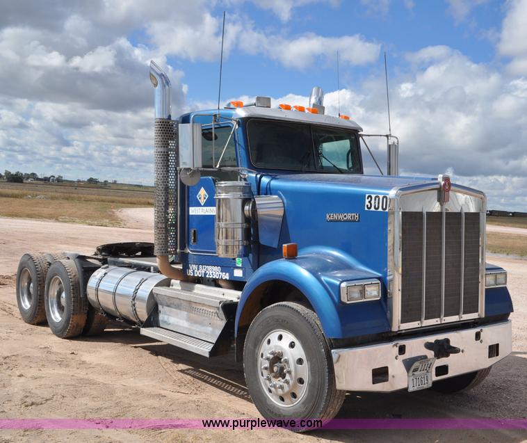 image for item F2061 2008 Kenworth W900 semi truck