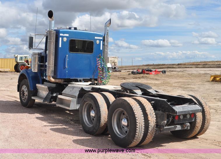 image for item F2061 2008 Kenworth W900 semi truck