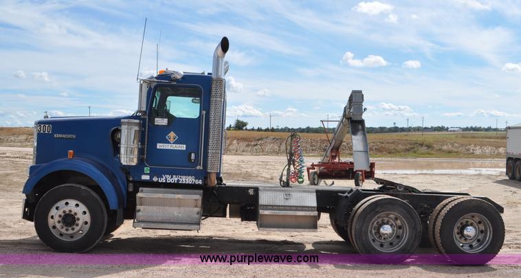 image for item F2061 2008 Kenworth W900 semi truck