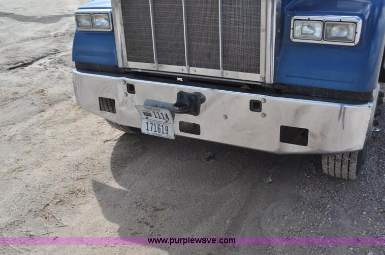 image for item F2061 2008 Kenworth W900 semi truck