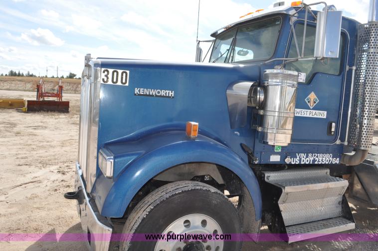 image for item F2061 2008 Kenworth W900 semi truck
