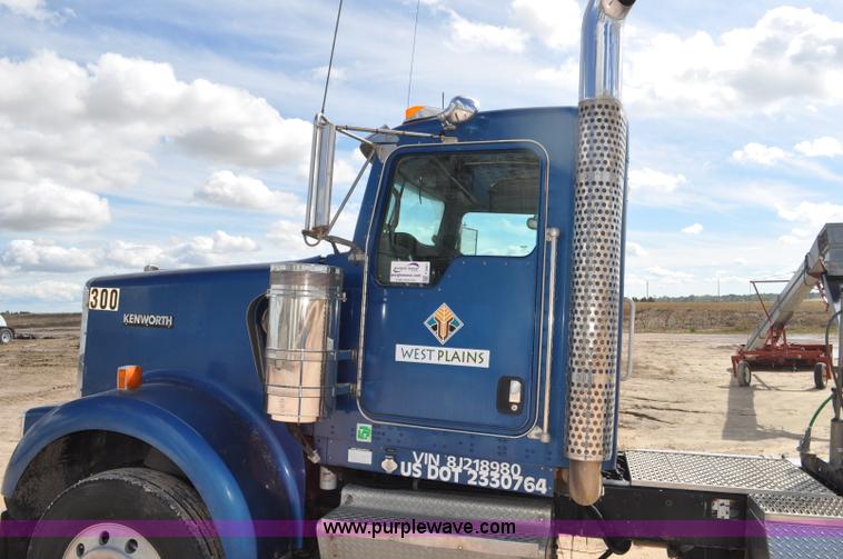 image for item F2061 2008 Kenworth W900 semi truck