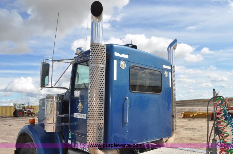 image for item F2061 2008 Kenworth W900 semi truck