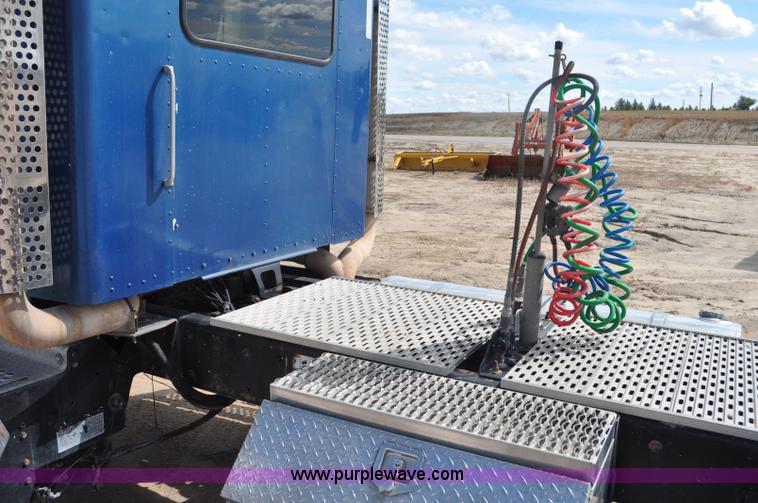 image for item F2061 2008 Kenworth W900 semi truck